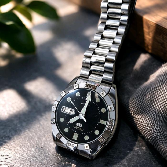 Seiko 5 automatic movement