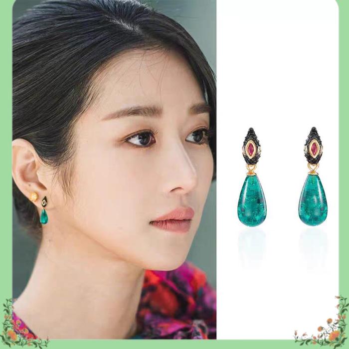 Anting exquisite berwarna hijau tosca sangat indah dan cantik