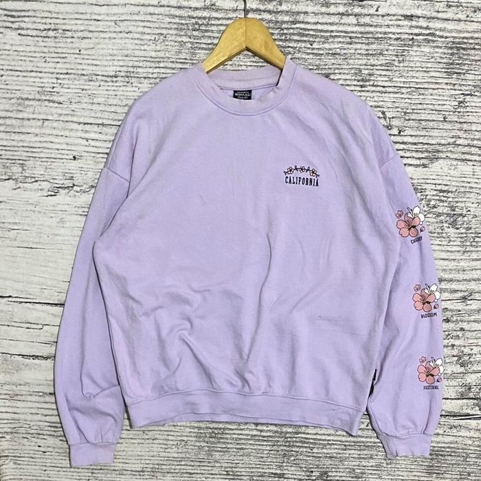 Crewneck cn sweatshirt sweter sweater lilac ungu gemoy oversize boxy boxi Who Au California motif bu