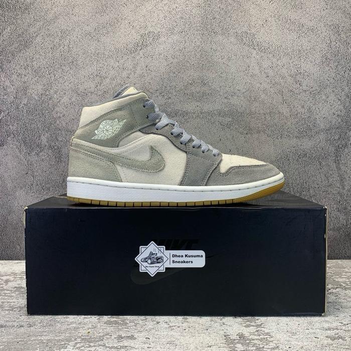 Sepatu Second Nike Air Jordan 1 Mid SE 'Coconut Milk Particle Grey' Size 40,5 insole 25,5 cm Origina