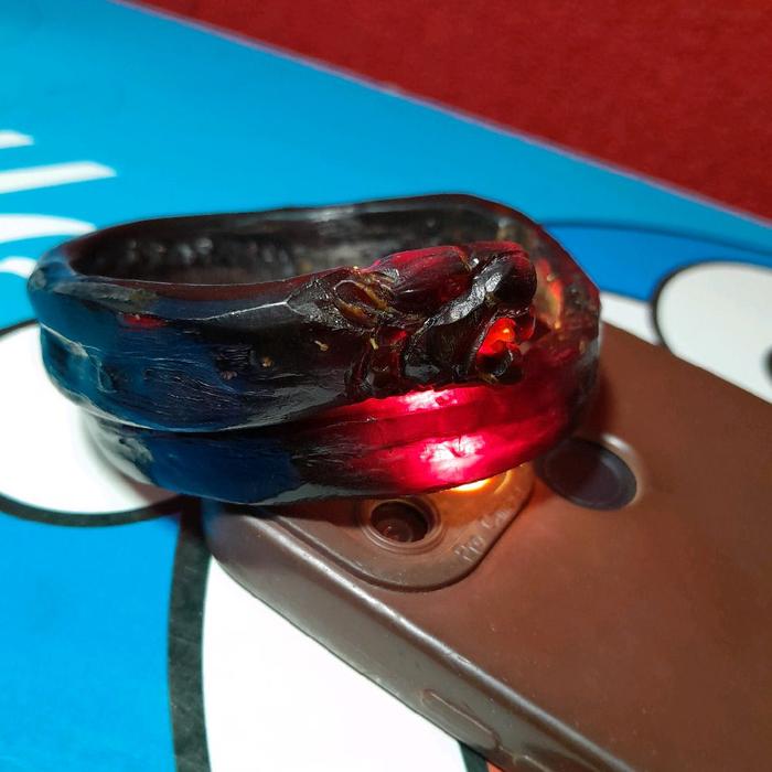 Gelang akar bahar merah asli ukir macan samping tembus cahaya