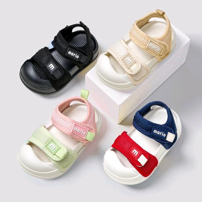 Perlengkapan anak, kerudung, sandal dan pampers Bayi