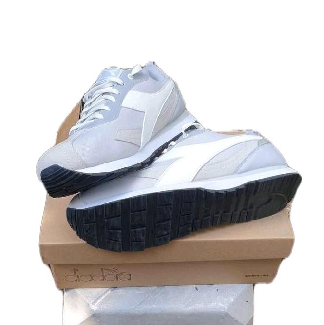 Sepatu Pria Casual Diadora ( warna putih abu )