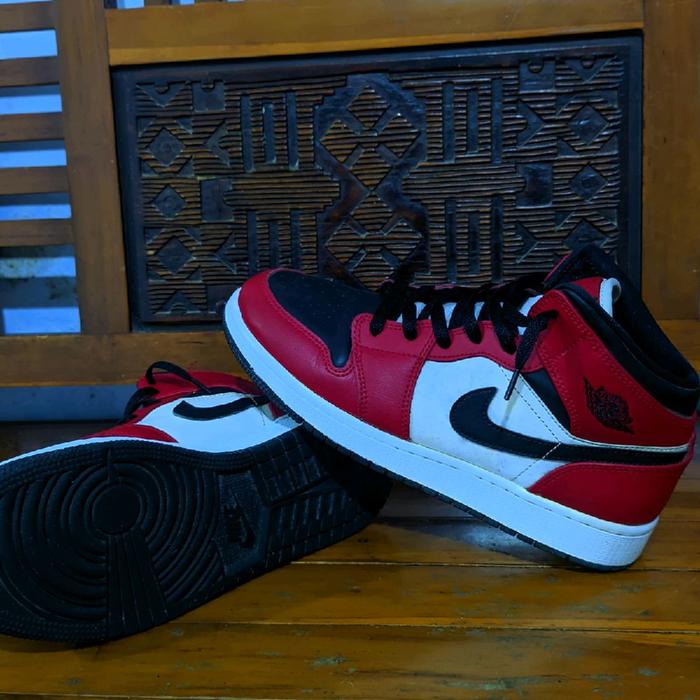 Air Jordan 1 Mid Chicago Black Toe GS (BEKAS/SECOND)