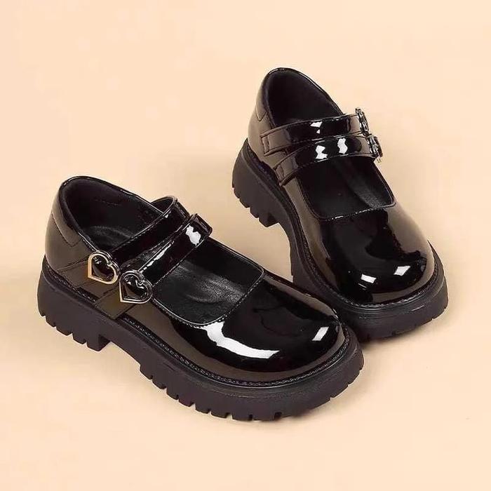 DocMart Sepatu Anak Perempuan Motif Cincin Love Cantik Terbaru Viral 2025 Polos Hitam dengan Tali Pi