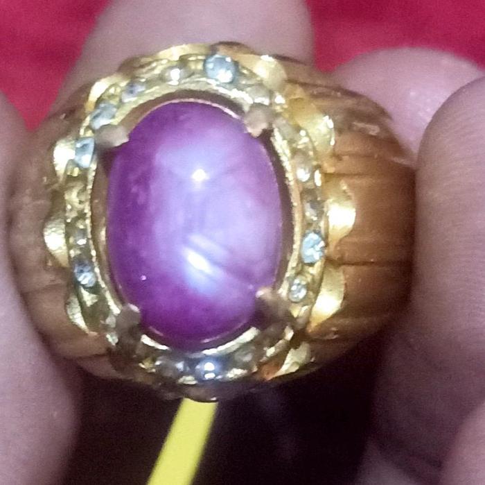 batu permata ruby ster nyala