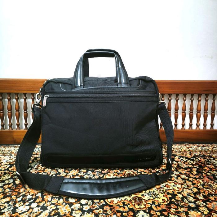 tas duffle bag invicta warna hitam