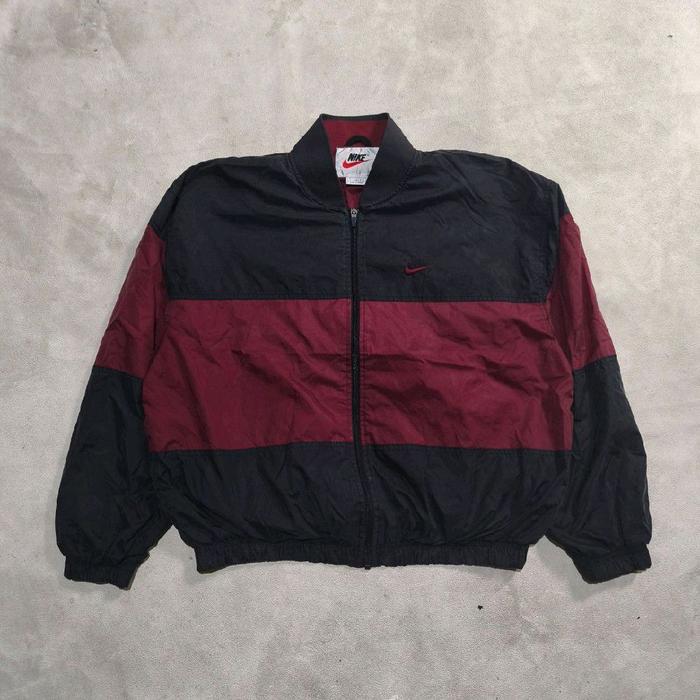 Jaket windbreaker vtg vintage pria nike hitam merah bekas