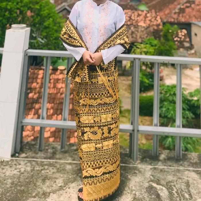 Tapis Lampung ( sarung tapis + selendang tapis )