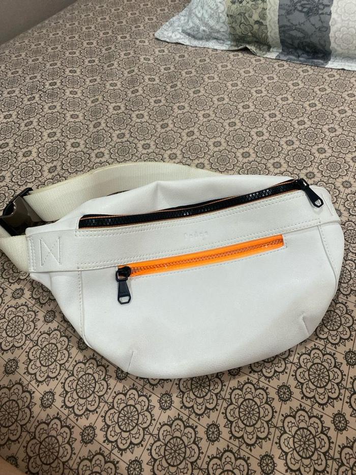 Pedro Sling Bag / Waist Bag Putih Pria - Tas Praktis dan Stylish untuk Sehari-hari - Desain Simpel d