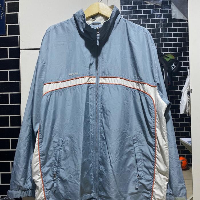 Jaket Windbreaker Nassau preloved