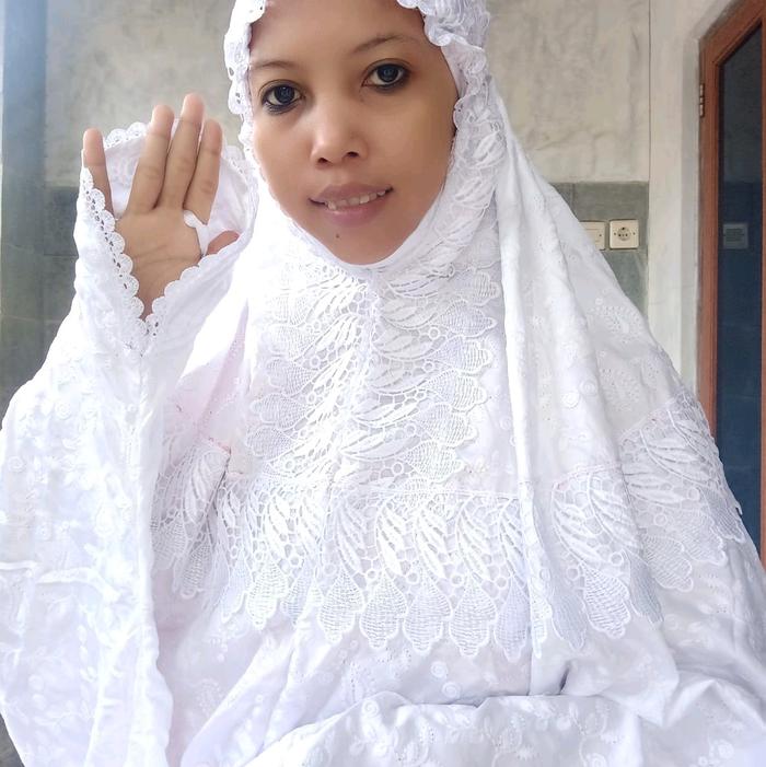 mukena terusan sutra Jepang sujep original bukan kw aplikasi renda daun lebar 2 slayer atas bawah ad