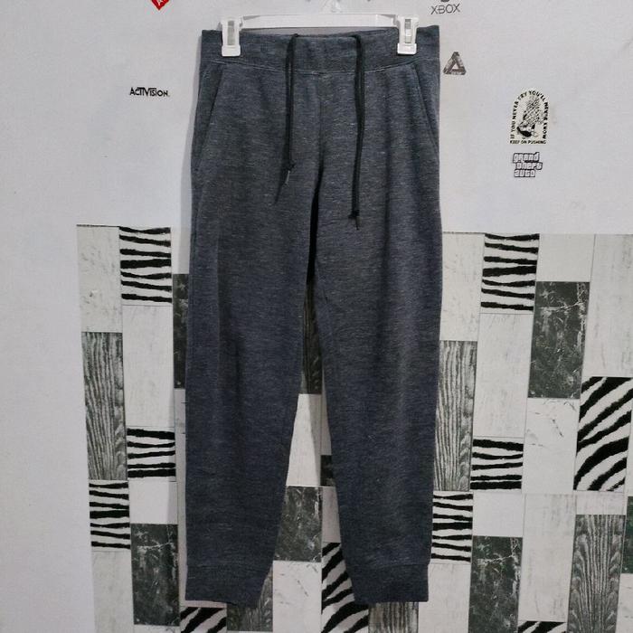 Celana Uniqlo bahan Softshell warna Abu Charcoal - S