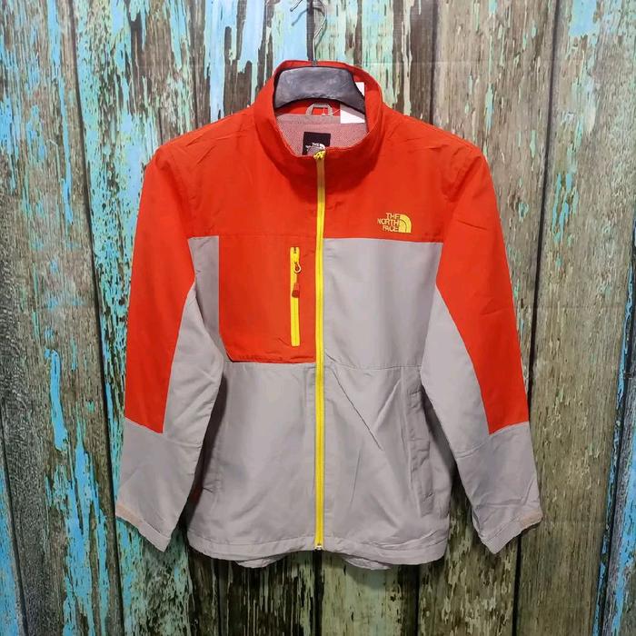 JAKET OUTDOOR  THE NORTH FACE parasut size L