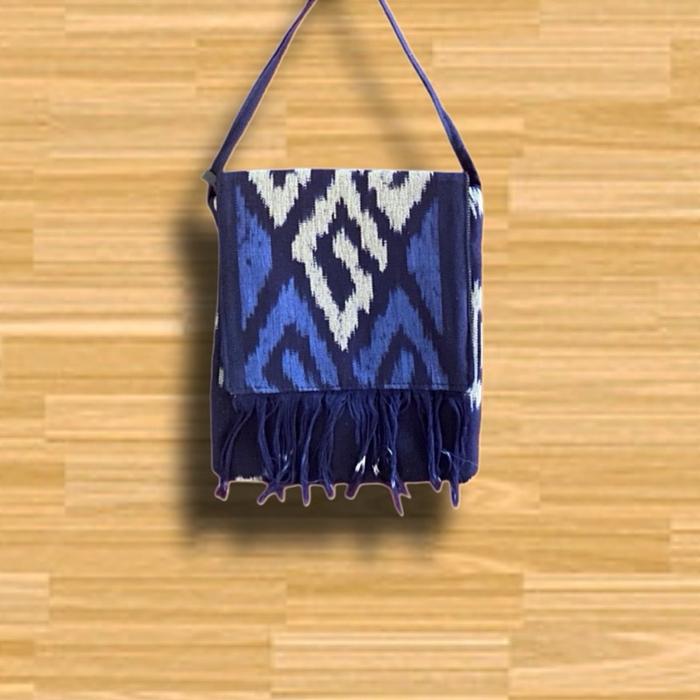 Tas Selempang Tenun Mini Etnik Lombok Toraja dengan Penutup Wanita Motif Khas Ukuran Simpel