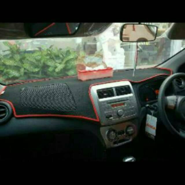 Karpet Dashboard Mobil Agya & Ayla Anti Slip Hitam