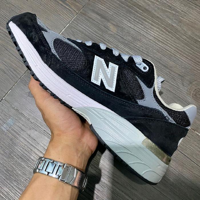 sepatu NB993 black white menyala