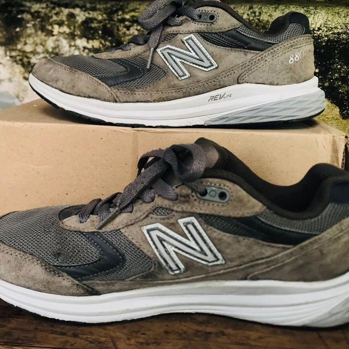 Sepatu sneakers second ori nb 880 viet