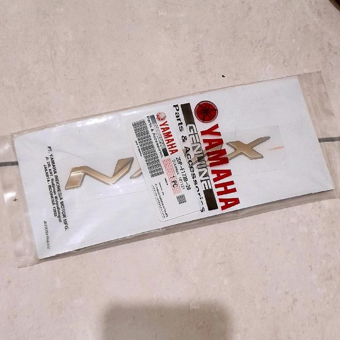 emblem body tulisan Nmax gold. original yamaha. baru