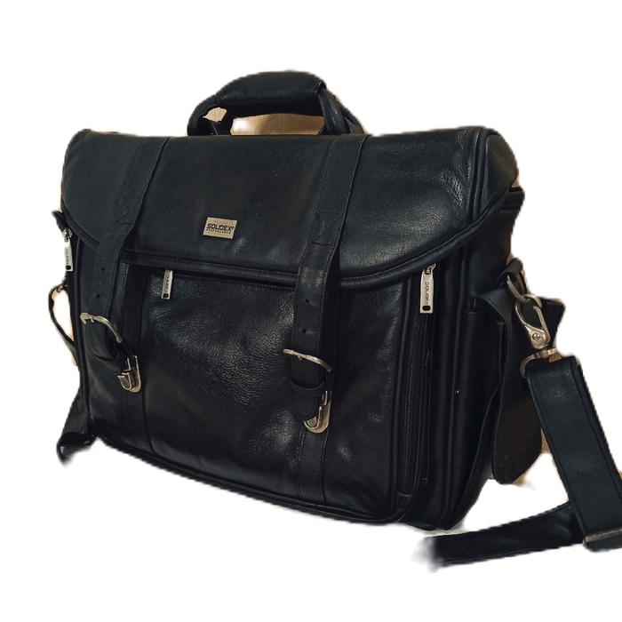 tas kerja briefcase Mandarina Duck genuine leather didirikan di Italy. range harga baru4-11jt.  kond
