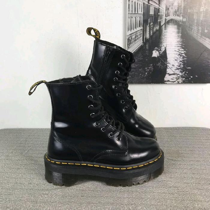 Sepatu boot Dr Martens Jadon