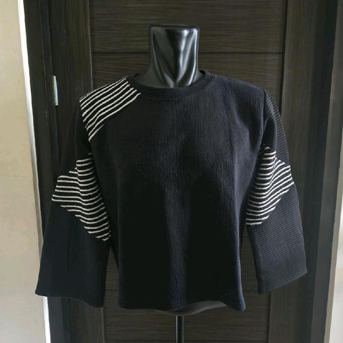 sweater hitam hias arsir pll