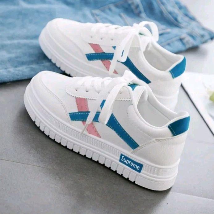 Supreme Sepatu Kasual Putih dengan Desain Warna Biru dan Merah untuk Pria dan Wanita