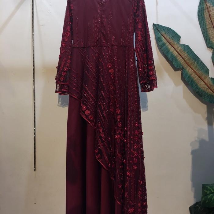 Gamis Abaya Merah Maroon berpadu dengan tile mutiara