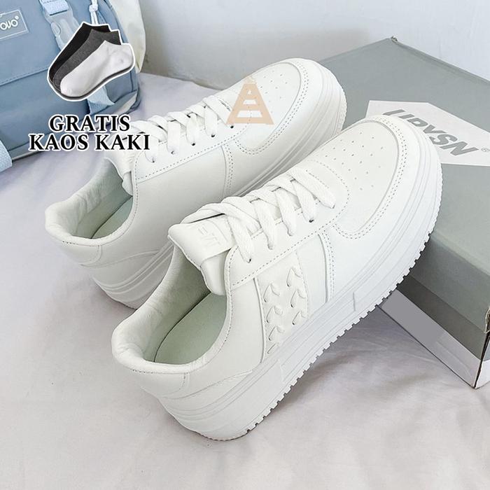 hi.bags Sepatu Sneakers Wanita KAEL Sepatu Casual Wanita Sport Full White Gratis Kaos Kaki