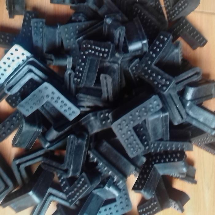 50 Pcs Karet Kaki Siku 4x4 Sepatu Rak Besi Alas Meja Kursi besi siku lubang 40x40 mm