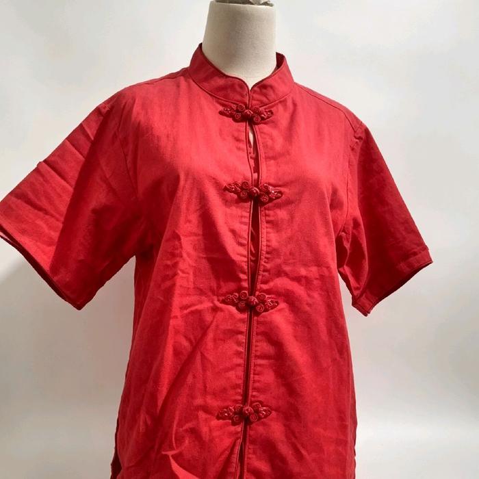 Baju Merah Pendek dengan Kancing Khas - Pakaian Tradisional untuk Acara Khas Rompi Kopiah Dusty Pink