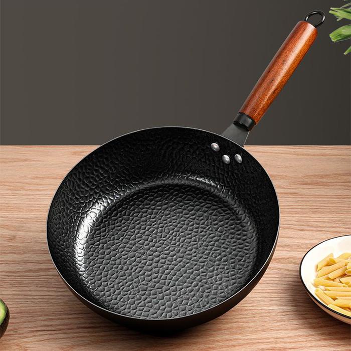 Iron Wok Home Frying Pan 28cm Chinese Wok Cookware Pan Omelet Pan