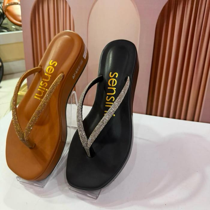 Sensini Sandal Wanita dengan Desain Elegan dan Nyaman untuk Penggunaan Sehari-hari