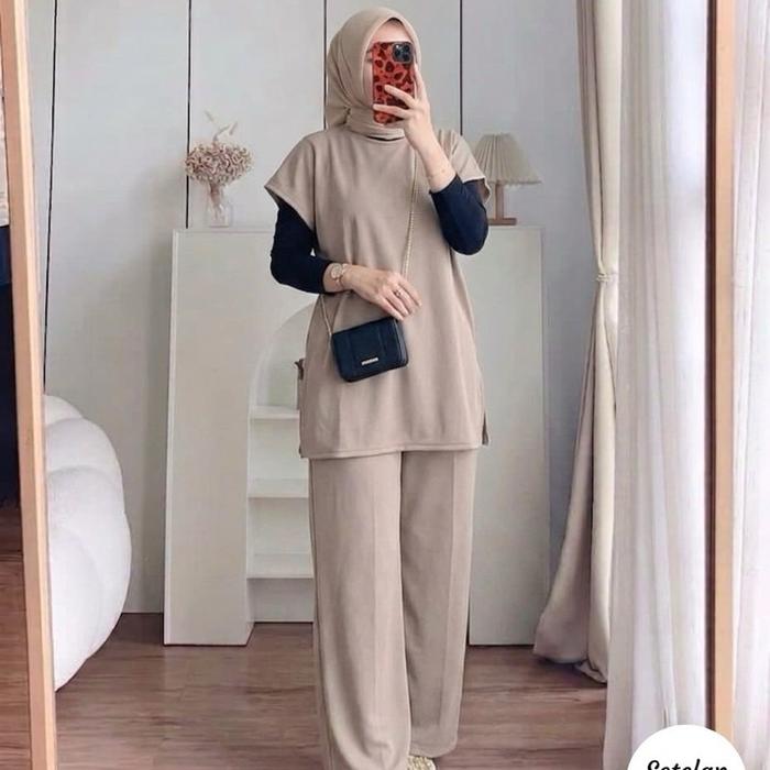 Alena Set Wanita Vest Jumbo Knit Premium Kekinian Trendy dengan Desain Modern dan Nyaman