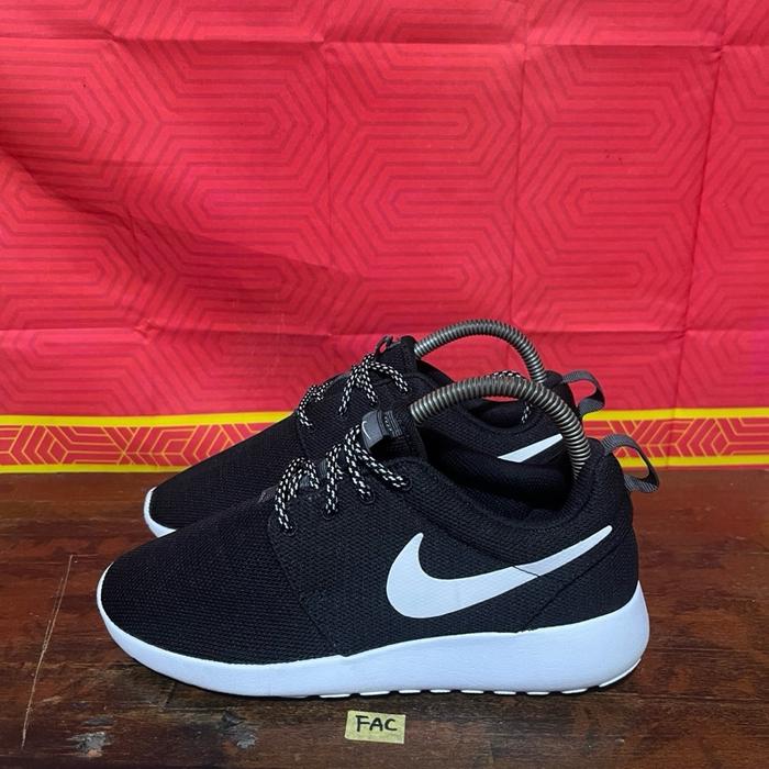 Sepatu second ori nike roshe one size 37,5