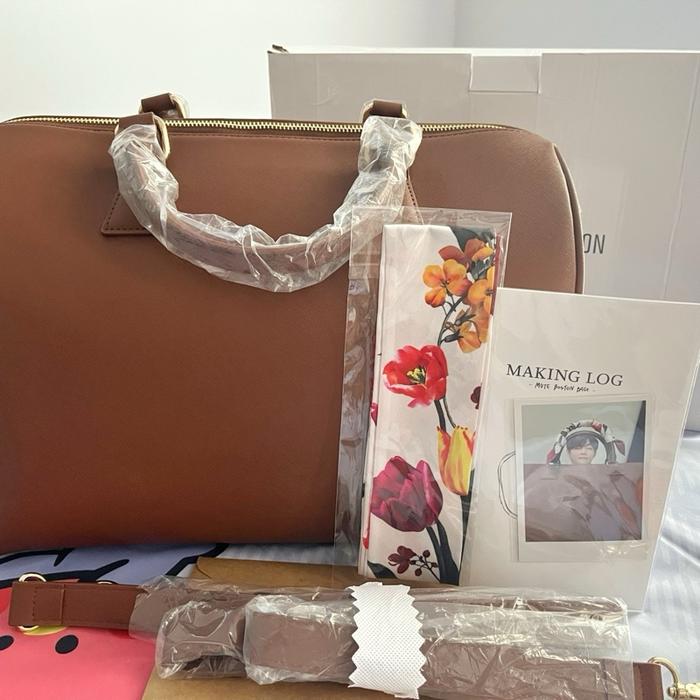 Artist Made Collection BTS by V Mute Boston Bag Wanita