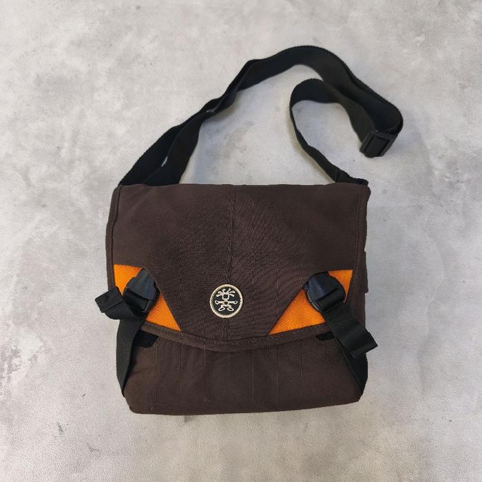 Tas selempang kamera crumpler coklat bekas