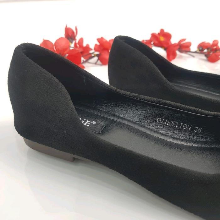 KODE DANDELION BRAND VALERiE shoes sepatu flat import bahan bludru(black) dan bahan kain motif monoc