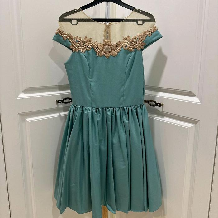 Elegant turqoise prom dress (preloved)