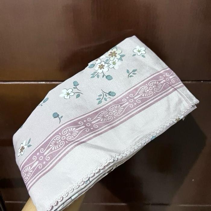 Hijab Wanita Motif Bunga Segi Empat Azahra