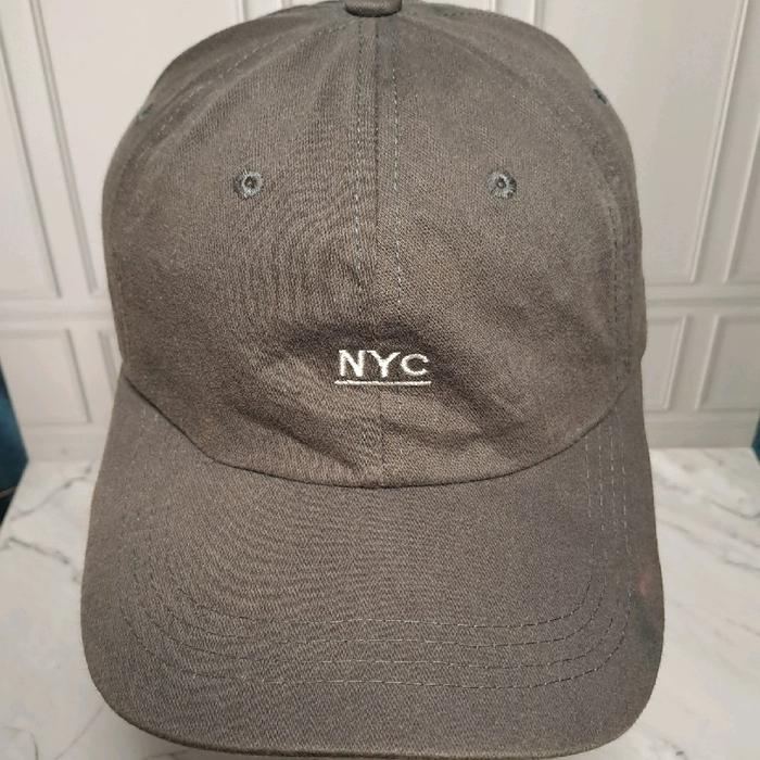 Topi Vintage Second / Thrifting / Preloved NYC Urban Trend Grey