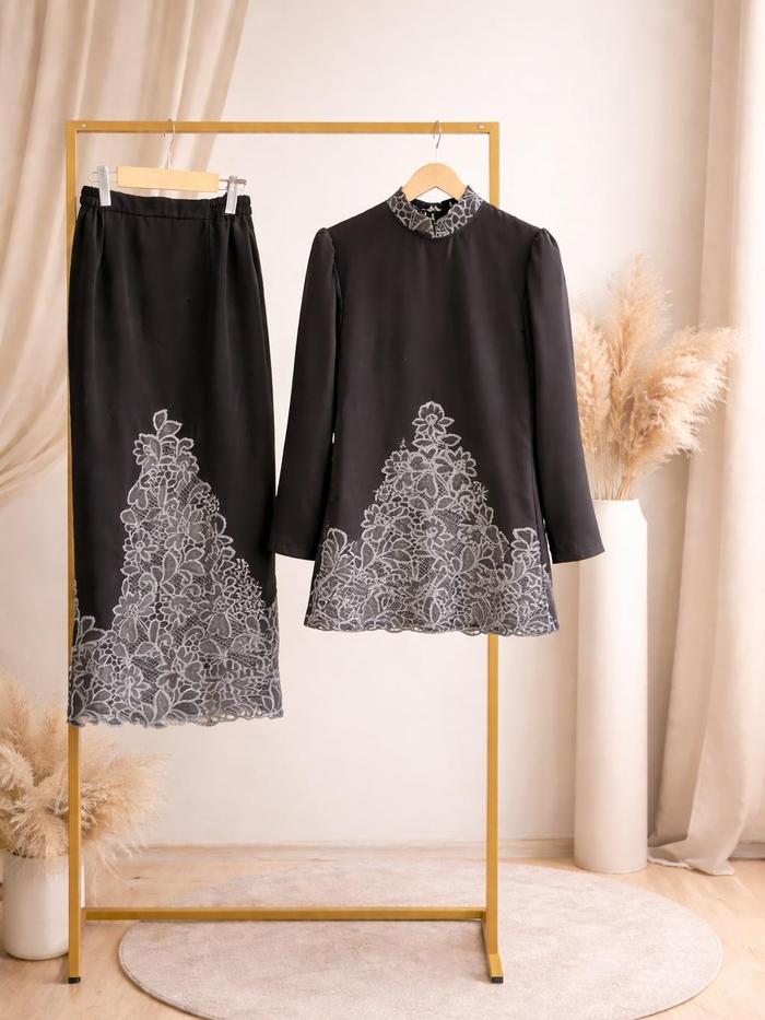 Oneset Kurung Galaxy Nida Embroidery By Nila Purri