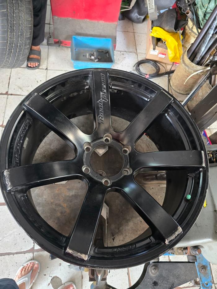 Velg Mobil Lenso Ring 20X9.5 Pcd 6x139.7 ET 20 Black Fortuner, Pajero [BEKAS]