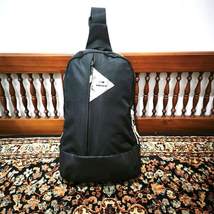 tas crossbody eider warna hitam