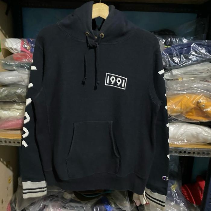 Champion x X-Large 1991 Hoodie Hitam Size M 67x53