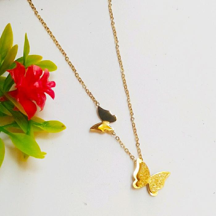 Kalung Titanium Wanita Liontin Kupu Anti Karat Lapis Emas 16K