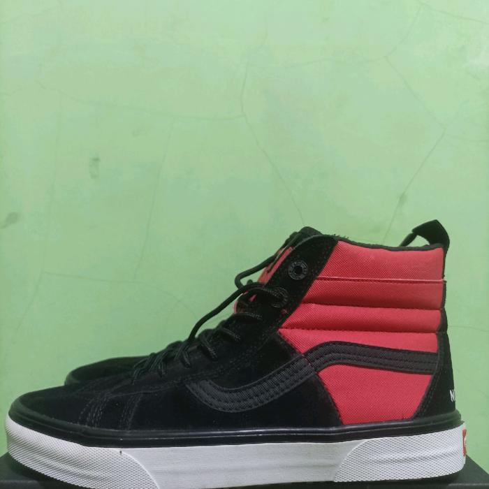 Vans Sepatu Sk8 High TNF Hitam Merah dengan Desain Tinggi dan Nyaman untuk Gaya Casual