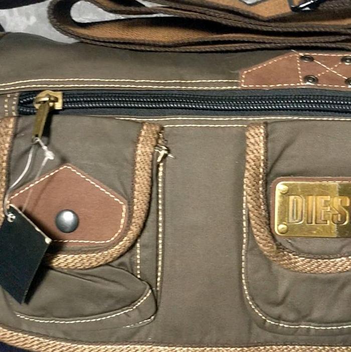 Diesel Tas Selempang Pria dengan Desain Elegan dan Fungsional untuk Kebutuhan Harian Anda