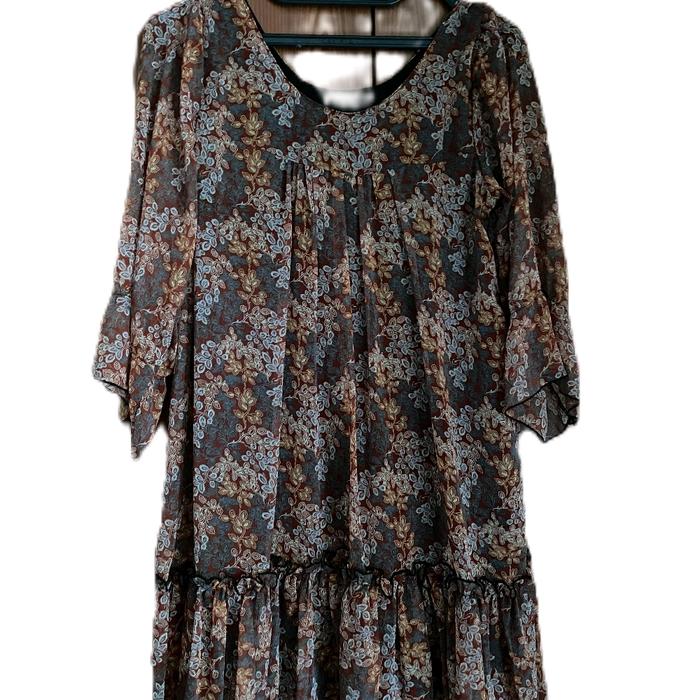 Bohemian Long Blouse Preloved allsize dengan Motif Bunga Elegan dan Desain Layered untuk Tampilan St