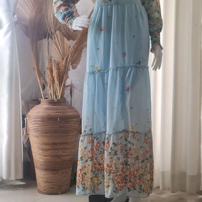 Gamis Ceruty Busui Friendly All Size Motif Bunga Biru Muda dengan Detail Bunga Kecil dan Ruffle